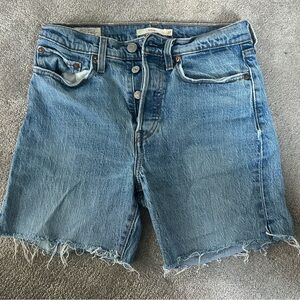 Levi’s Wedgie fit medium wash cut off short